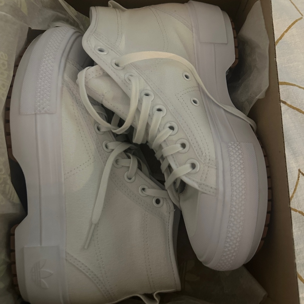 Sz 8 adidas Nizza Trek 'White Gum' GZ8858 Women's Shoes